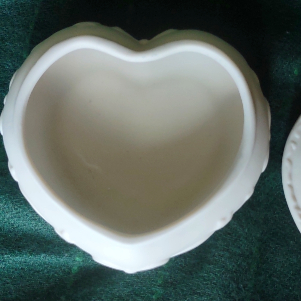 Hallmark Praying Angels Ceramic Heart Box - Picture 2 of 7